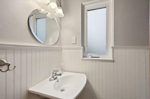 1152 Pinewood Dr, Pittsburgh PA 15243-1810 exterior