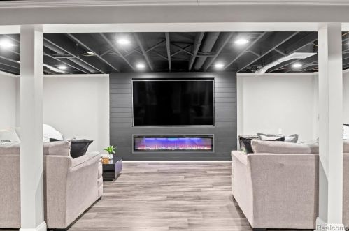 6126 Cambourne Rd, Dearborn Heights MI 48127-3916 exterior