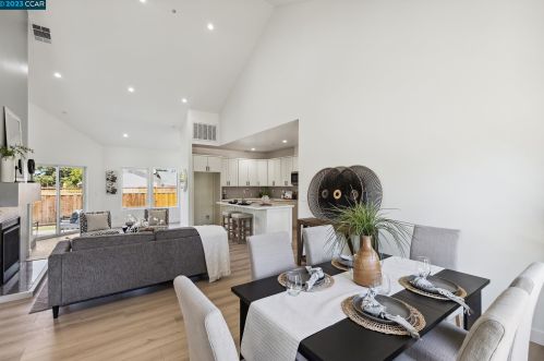 1711 Berrywood Dr, Concord CA 94521-2142 exterior