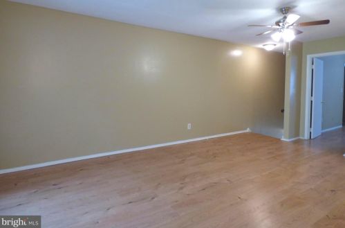 208 Garnet Dr, Burlington NJ 08016-4713 exterior