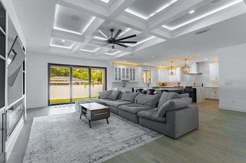 908 Coral St, Tampa, FL 33602-1114