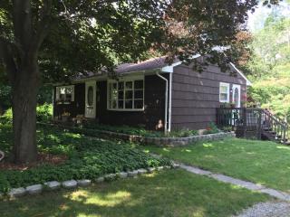 3 Seneca Lake Ter, Sparta, NJ 07871-2838