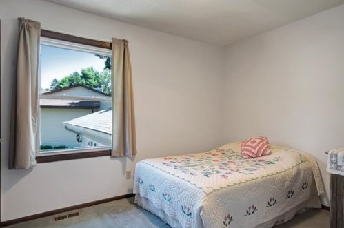 1292 Balsam Trl, Saint Paul MN 55123-1707 exterior