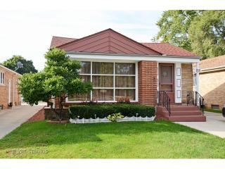 5045 Devon Ave, Chicago, IL 60646-4253