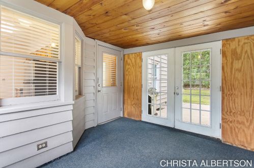 1051 Short St, Grand Rapids MI 49503-1944 exterior