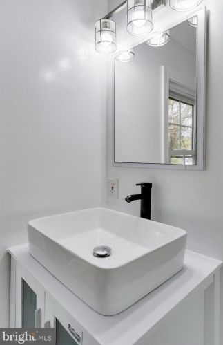 716 Bayley Pl, Washington DC 20019-1160 exterior