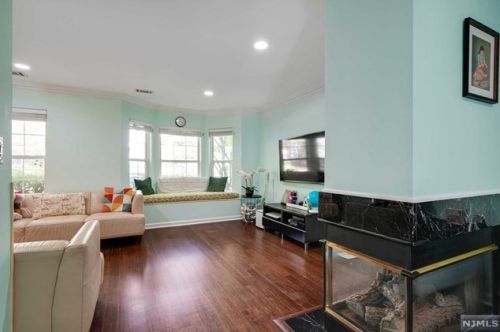 2163 Jordan Ct, Mahwah NJ  07430-3813 exterior