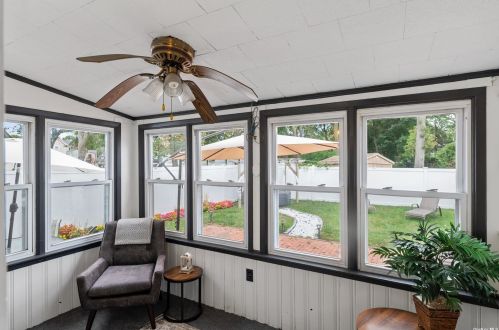 359 Great East Neck Rd, Babylon NY 11704-7631 exterior