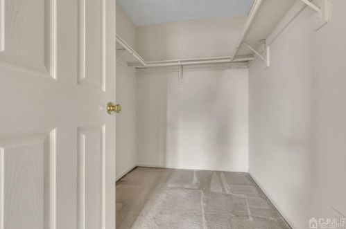 4 Rockoff Ct, Edison NJ  08837-3000 exterior