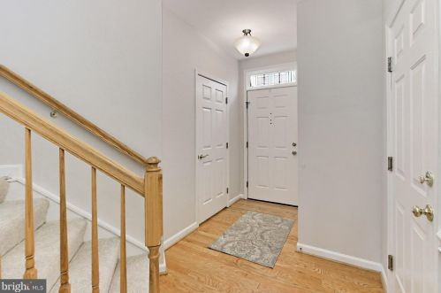 4999 Murtha St, Alexandria VA 22304-8612 exterior