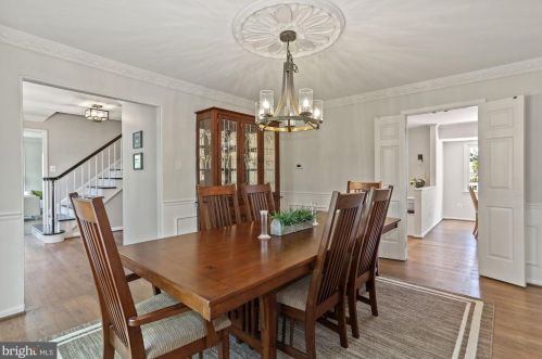 701 Rdg Dr, Mc Lean VA 22101-1620 exterior