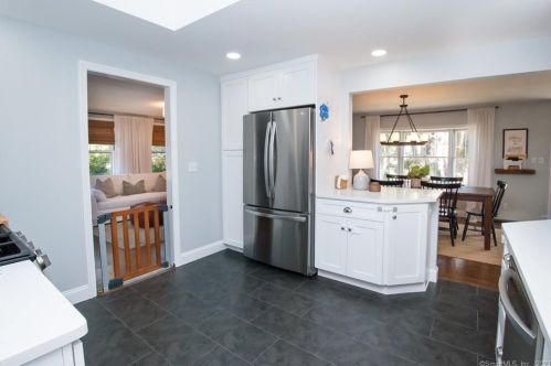 1 Ambler Dr, Norwalk CT 06851-5201 exterior