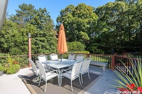 12 Evans Ct, Huntington Station NY exterior