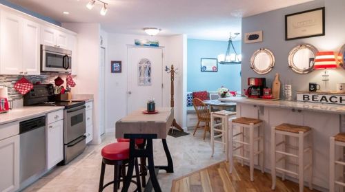 2 Capella, Middletown RI 02840-1590 exterior