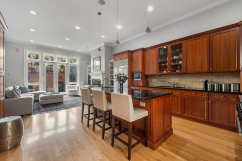 868 Lill Ave, Chicago IL 60614-2019 exterior