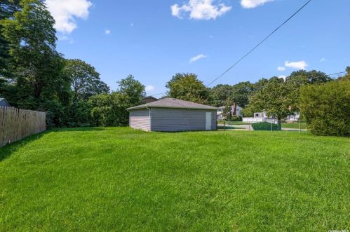 2 Chongo Pl, Huntington Station NY 11746-6606 exterior