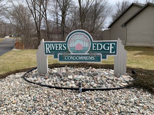 17928 Riverbluff Dr, Big Rapids MI 49307-9084 exterior