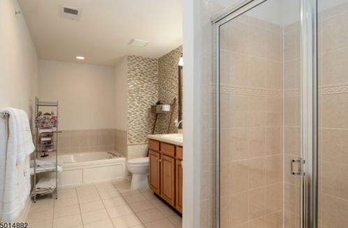 508 Donato Cir, Scotch Plains NJ 07076-1073 exterior