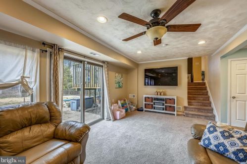 548 Crestpark Dr, Glen Burnie MD 21061-5102 exterior