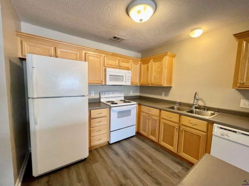 121 Northpointe Dr, Lithonia GA  31028-1447 exterior