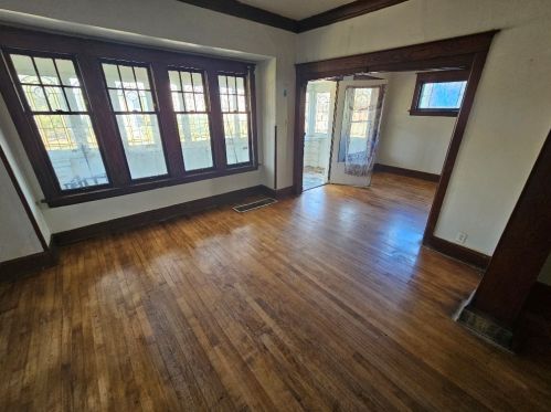 3238 36th St, Milwaukee, WI 53215-4132