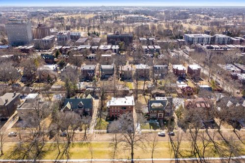 16 Kingsbury Pl, Saint Louis MO 63112-1825 exterior