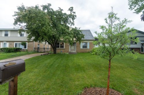 9617 Grantosa Dr, Milwaukee, WI 53222-1404