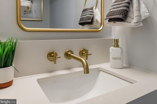 439 Newcomb St, Washington DC  20032-2650 exterior