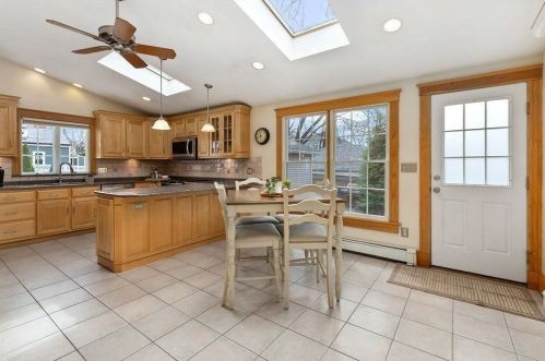 172 Middlesex St, North Andover MA 01845-3829 exterior