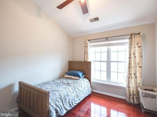 7572 Great Swan Ct, Alexandria VA 22306-2274 exterior