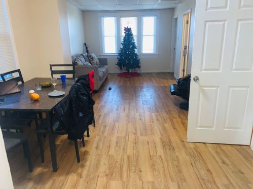 8141 Escanaba Ave, Chicago, IL 60617-1531