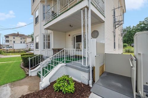 1041 Park Ave, Woonsocket RI 02895-4773 exterior