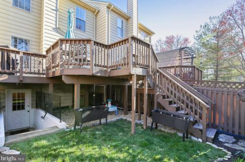 6020 Kestner Cir, Alexandria VA  22315-4833 exterior