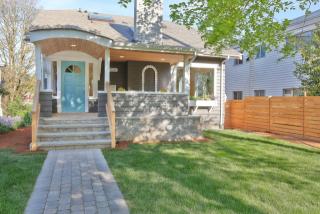 7526 Roosevelt Way, Seattle WA  98115-4221 exterior