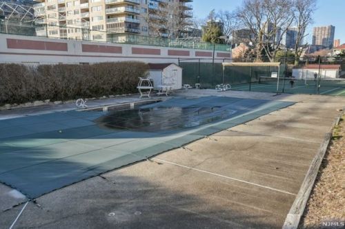 1225 River Rd, Edgewater NJ 07020-1459 exterior