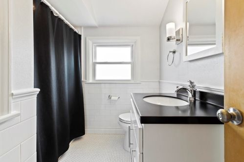 4801 Diversey Blvd, Milwaukee WI 53217-5919 exterior