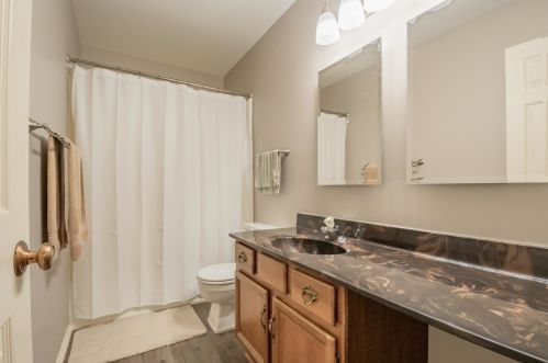 1049 Cedar Crst Dr, Bull Valley IL 60014-6931 exterior