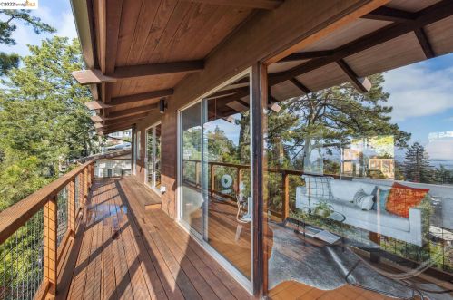 1404 Smt Rd, Berkeley CA 94708-2215 exterior