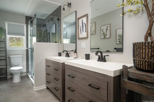 451 Storms Rd, Valley Cottage NY 10989-1215 exterior