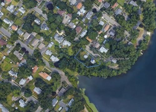 152 Lk Dr, Springfield MA 01151-1843 exterior