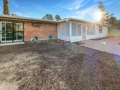 1822 Camino Seco, Tucson AZ  85710-7241 exterior
