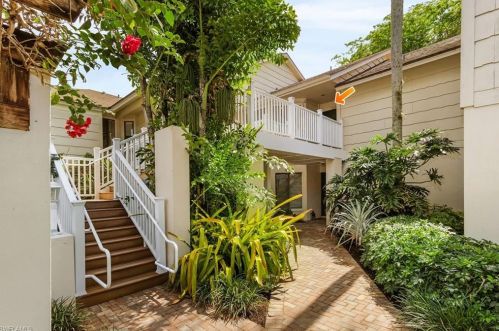 507 Courtside Dr, Naples, FL 34105-7172