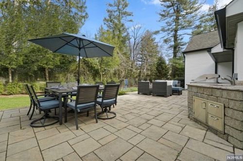 206 County Rd, Demarest NJ  07627-2202 exterior