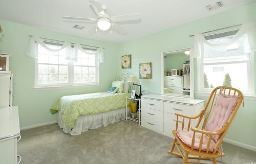 54 Long House Way, Commack NY 11725-1362 exterior