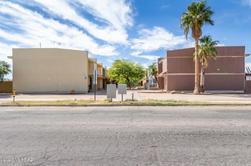 5886 Del Moral Blvd, Tucson, AZ 85706-4366