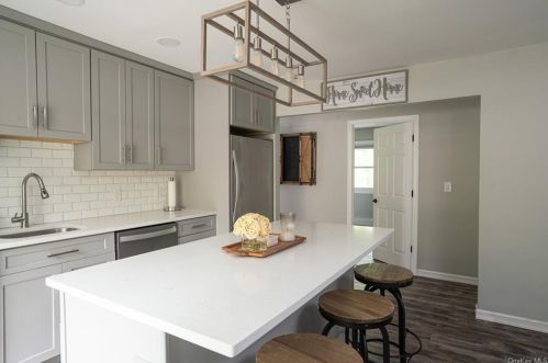 451 Storms Rd, Valley Cottage NY 10989-1215 exterior