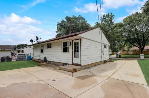 6350 Burdick Ave, Milwaukee WI 53219-4227 exterior