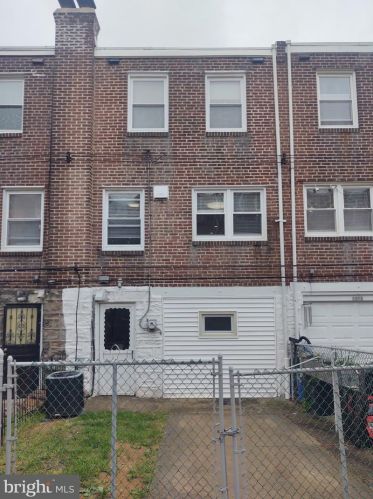 6658 Erdrick St, Philadelphia PA 19135-1604 exterior