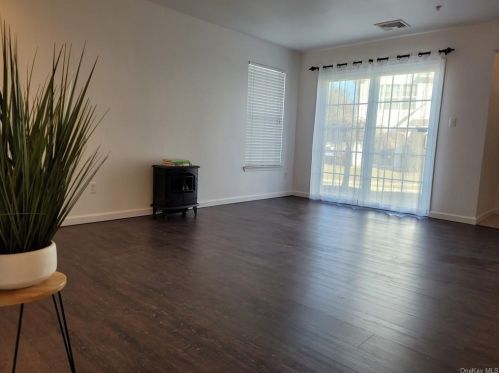 147 Ruth Ct, Middletown, NY 10940-5320