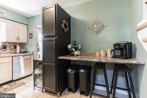 406 Circle Dr, Pottstown PA 19464-3661 exterior